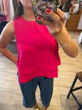 Cargar imagen en el visor de la galería, LILLIAN - Blusa fucsia sin mangas