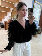 Cargar imagen en el visor de la galería, MELODY - Blusa negra