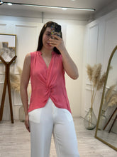 Cargar imagen en el visor de la galería, GILBERTA - Blusa salmón sin mangas