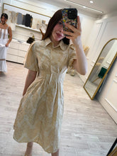 Cargar imagen en el visor de la galería, INGRID - Vestido café claro estampado