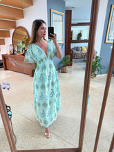Cargar imagen en el visor de la galería, BERNARDINA - Maxi vestido verde menta estampado
