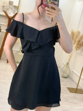 Cargar imagen en el visor de la galería, CLARABELLA - Vestido corto negro tirantes
