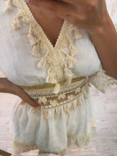 Cargar imagen en el visor de la galería, RIHANNA - Vestido corto hueso