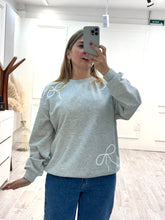 Cargar imagen en el visor de la galería, LANA - Sudadera gris moños