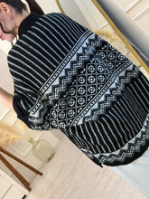 Cargar imagen en el visor de la galería, FAUSTINA - Cardigan negro tejido