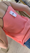 Cargar imagen en el visor de la galería, XANTE – Blusa coral de flecos con tirantes