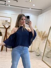 Cargar imagen en el visor de la galería, MARINA – Blusa azul marino halter de gasa