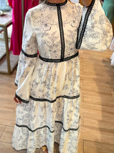 Cargar imagen en el visor de la galería, JENIFER - Maxi vestido blanco estampado negro