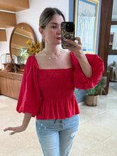 Cargar imagen en el visor de la galería, NAHIA - Blusa roja