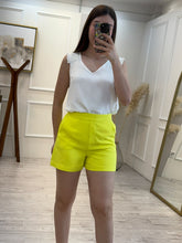 Cargar imagen en el visor de la galería, SURI - Short amarillo.