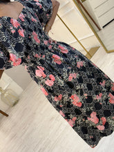 Cargar imagen en el visor de la galería, CAMELIA - Maxi vestido negro estampado
