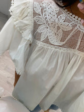Cargar imagen en el visor de la galería, KOA - Blusa blanca