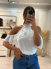 Cargar imagen en el visor de la galería, CORINNE - Blusa blanca olanes