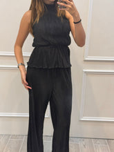 Cargar imagen en el visor de la galería, MIKAELA - Set blusa y pantalón humo
