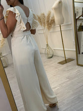Cargar imagen en el visor de la galería, VIOLETA – Palazzo beige con olanes y cinturón