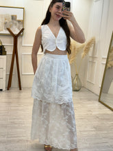 Cargar imagen en el visor de la galería, KENIA - Set blusa y falda blanca