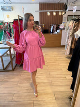 Cargar imagen en el visor de la galería, REINA - Vestido corto rosa