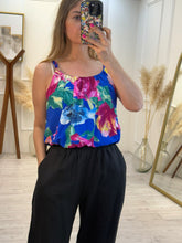 Cargar imagen en el visor de la galería, AGNES - Blusa azul rey estampada