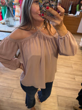 Cargar imagen en el visor de la galería, JOSEFINA - Blusa rosa palo