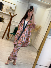 Cargar imagen en el visor de la galería, KITZIA - Set pantalón rosa estampado tropical