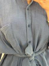 Cargar imagen en el visor de la galería, ELLIE - Vestido midi camisero gris
