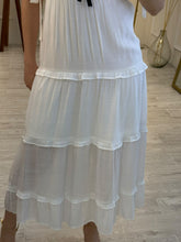 Cargar imagen en el visor de la galería, MNEMÓSINE – Maxi vestido blanco con moños negros