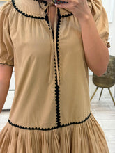 Cargar imagen en el visor de la galería, BRENDA - Vestido corto khaki