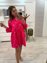Cargar imagen en el visor de la galería, ALLISON - Vestido corto rojo estampado rosa