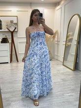 Cargar imagen en el visor de la galería, BOBBY - Maxi vestido blanco estampado azul