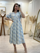 Cargar imagen en el visor de la galería, EURÍDICE – Maxi vestido blanco con flores tipo acuarela