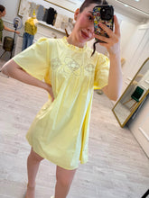 Cargar imagen en el visor de la galería, TAMARA - Vestido corto amarillo