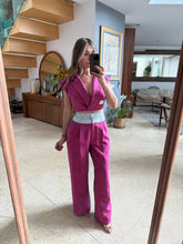 Cargar imagen en el visor de la galería, ARIANNA - Set blusa y pantalon magenta