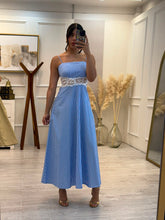 Cargar imagen en el visor de la galería, JANELLE - Maxi vestido azul con rayas blancas