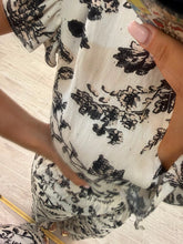 Cargar imagen en el visor de la galería, KYLIE - Set blusa y pantalón estampado