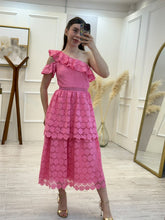 Cargar imagen en el visor de la galería, ROBERTA - Maxi vestido rosa asimétrico