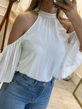 Cargar imagen en el visor de la galería, VALENTINA – Blusa blanca halter de gasa