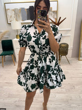 Cargar imagen en el visor de la galería, MOLLY - Vestido corto flores verdes