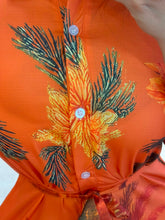 Cargar imagen en el visor de la galería, KALSEY - Maxi vestido naranja estampado