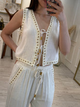 Cargar imagen en el visor de la galería, FRANCINE - Set blusa y pantalon arena