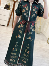 Cargar imagen en el visor de la galería, NIRVANA - Maxi vestido verde estampado floral