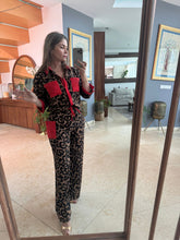 Cargar imagen en el visor de la galería, IVETTE - Set pantalón y blusa animal print