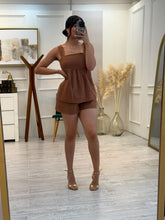 Cargar imagen en el visor de la galería, AUDRA - Set blusa y short café