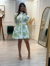 Cargar imagen en el visor de la galería, KRISTAL - Vestido corto blanco flores verdes