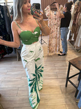Cargar imagen en el visor de la galería, MILEY - Set pantalón y blusa verde con blanco