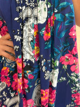 Cargar imagen en el visor de la galería, ROSE - Vestido corto azul marino estampado