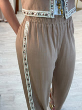 Cargar imagen en el visor de la galería, SIRHA - Set pantalon y blusa khaki