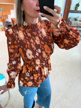 Cargar imagen en el visor de la galería, GUILLERMINA - Blusa terracota estampada