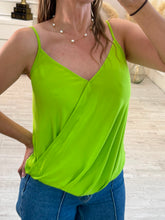Cargar imagen en el visor de la galería, DOTTY - Blusa verde tirantes