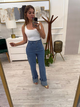 Cargar imagen en el visor de la galería, RHONDA - Pantalón azul denim