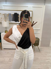 Cargar imagen en el visor de la galería, LOURDES - Pantiblusa blanco y negro